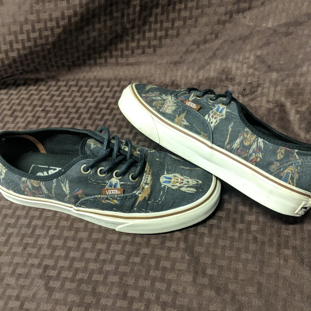 Vans - Picture 6 of 15